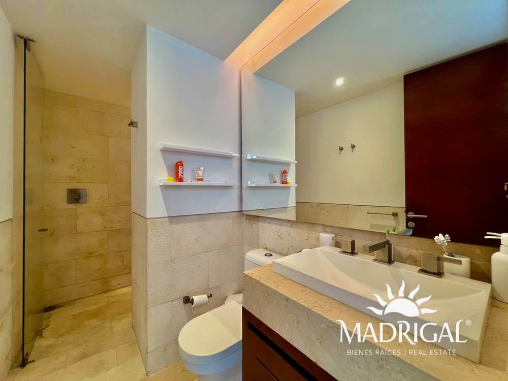 El Palmar Tres Vidas | Departamento en venta en Torre Baru en quinto piso de cuatro recámaras frente al mar