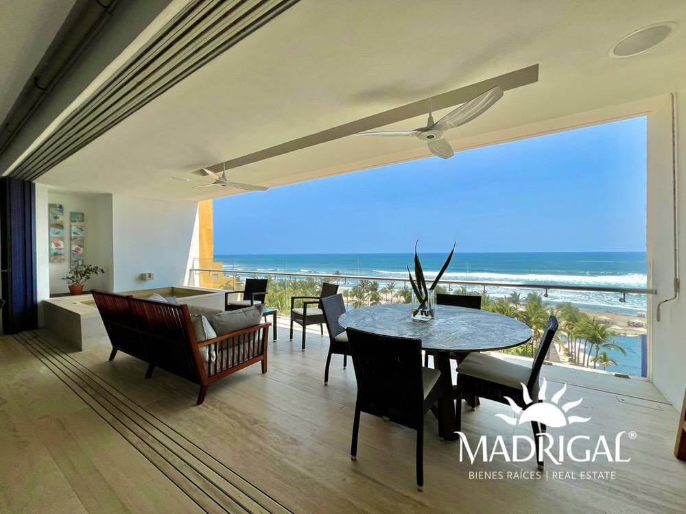 El Palmar Tres Vidas | Departamento en venta en Torre Baru en quinto piso de cuatro recámaras frente al mar