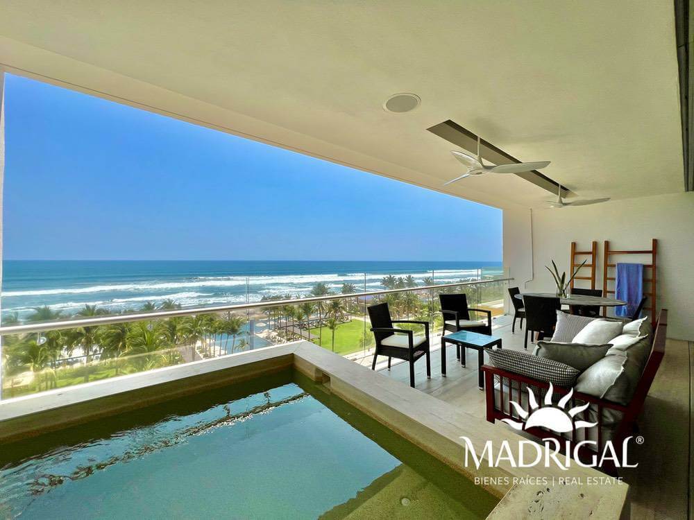 El Palmar Tres Vidas | Departamento en venta en Torre Baru en quinto piso de cuatro recámaras frente al mar