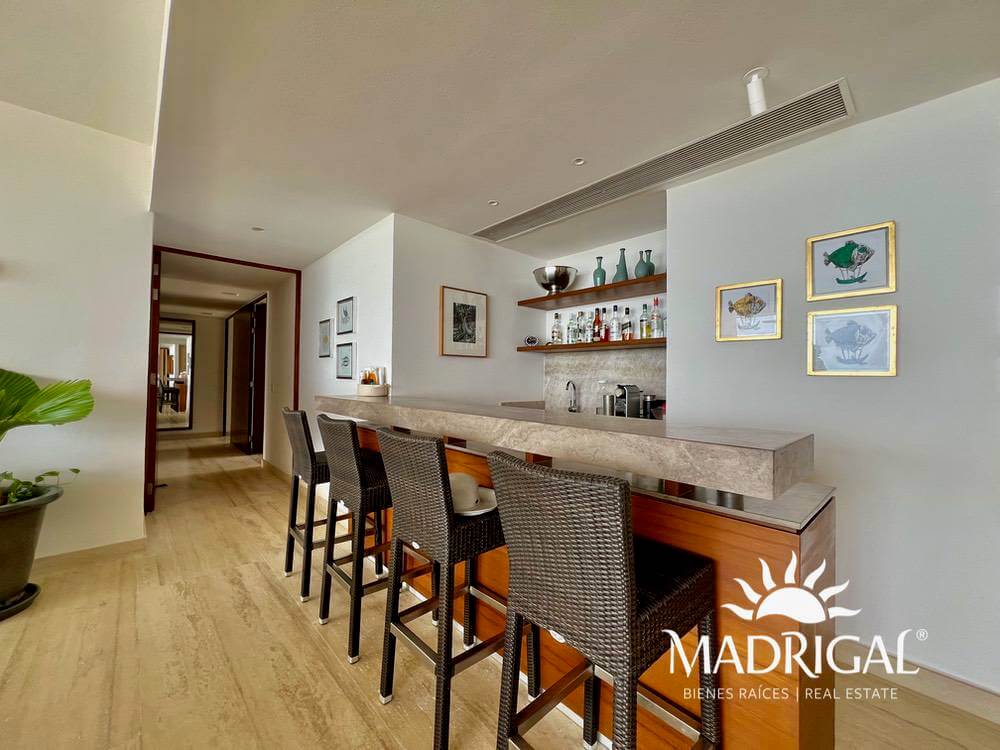 El Palmar Tres Vidas | Departamento en venta en Torre Baru en quinto piso de cuatro recámaras frente al mar