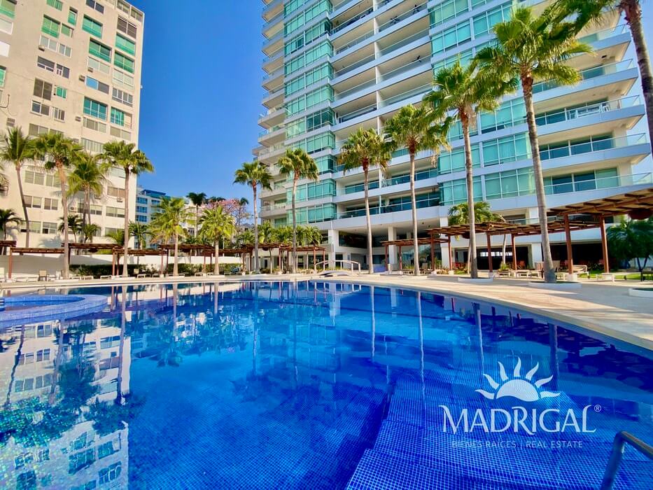 BAJA DE PRECIO Marazul - Departamento en venta de 3 recámaras con vista a la bahía