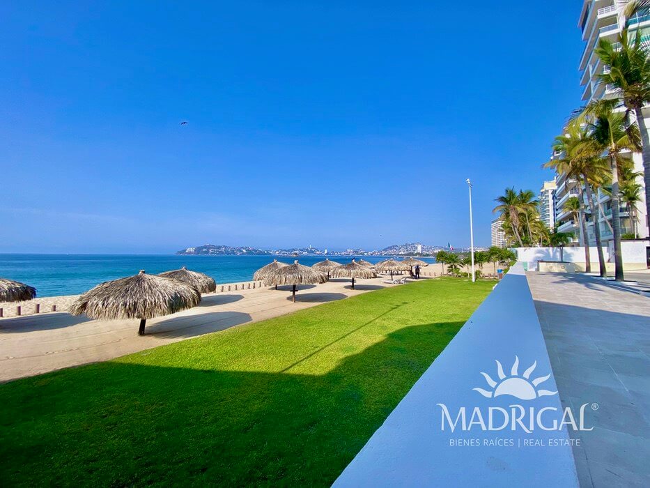 BAJA DE PRECIO Marazul - Departamento en venta de 3 recámaras con vista a la bahía