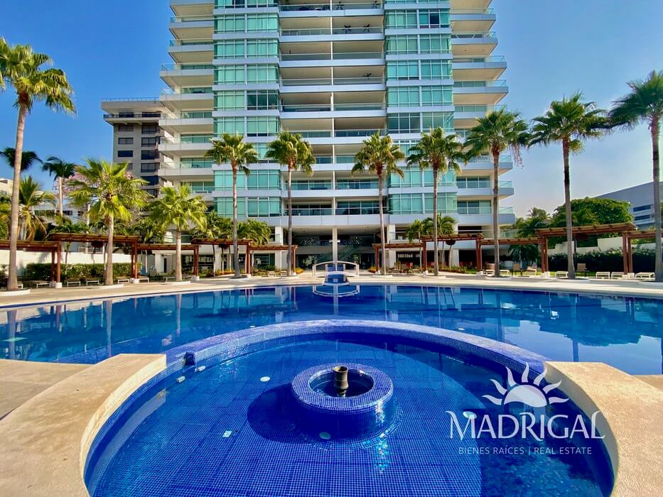 BAJA DE PRECIO Marazul - Departamento en venta de 3 recámaras con vista a la bahía