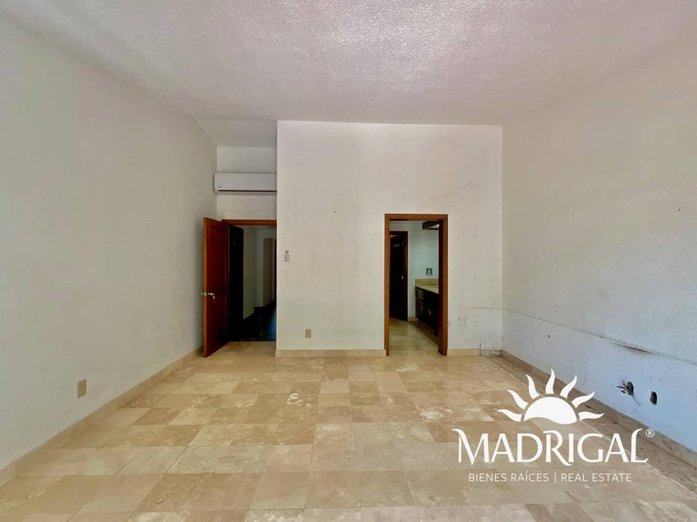 Villas Princess | Villa en Venta de Tres Recámaras con detalles para su arreglo