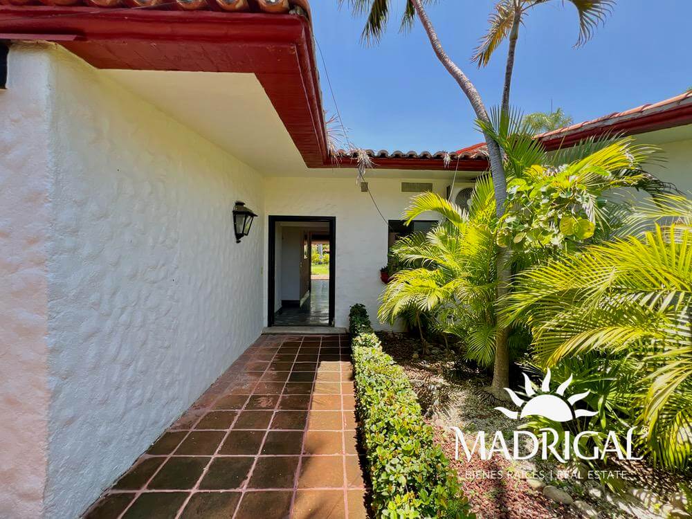 Villas Princess | Villa en Venta de Tres Recámaras con detalles para su arreglo