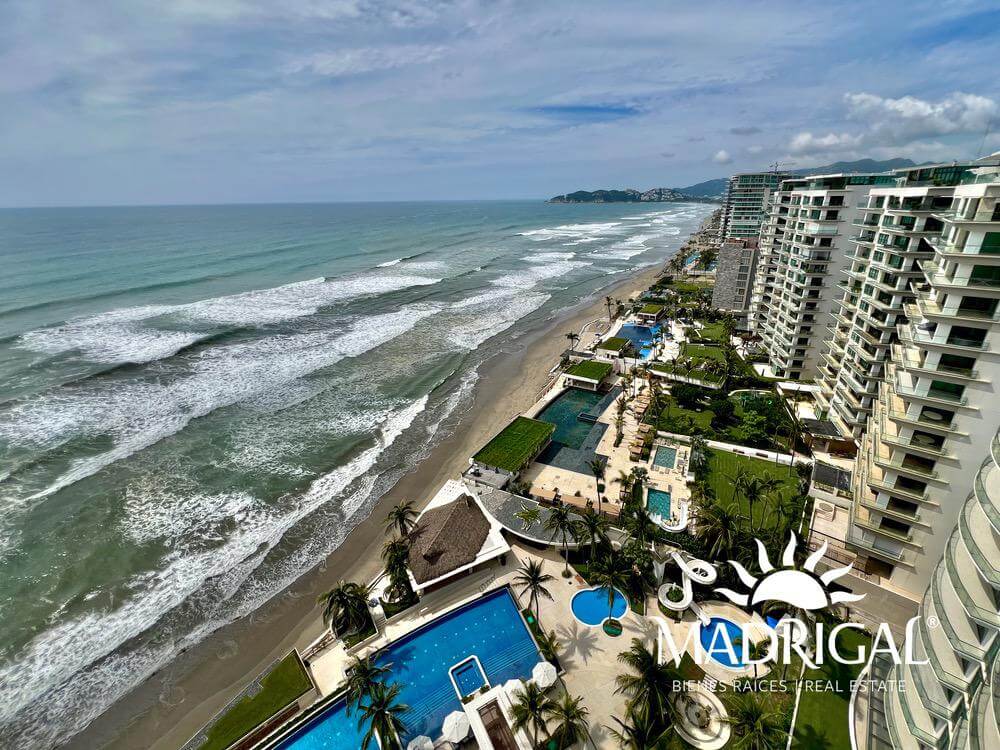 Costa Ventura| Departamento en venta frente a playa de cuatro recámaras  