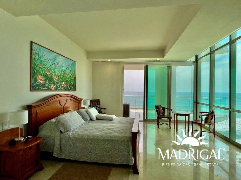 Costa Ventura| Departamento en venta frente a playa de cuatro recámaras  