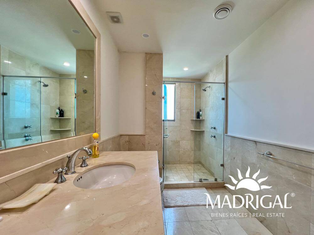 Costa Ventura| Departamento en venta frente a playa de cuatro recámaras  