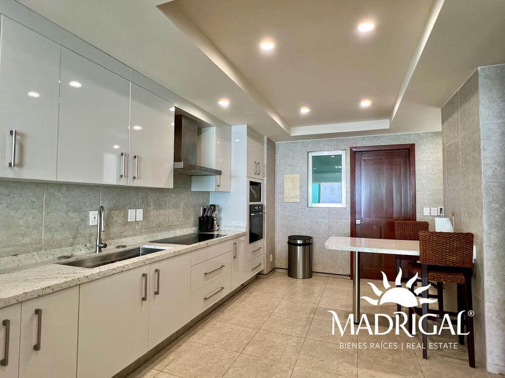 Costa Ventura| Departamento en venta frente a playa de cuatro recámaras  