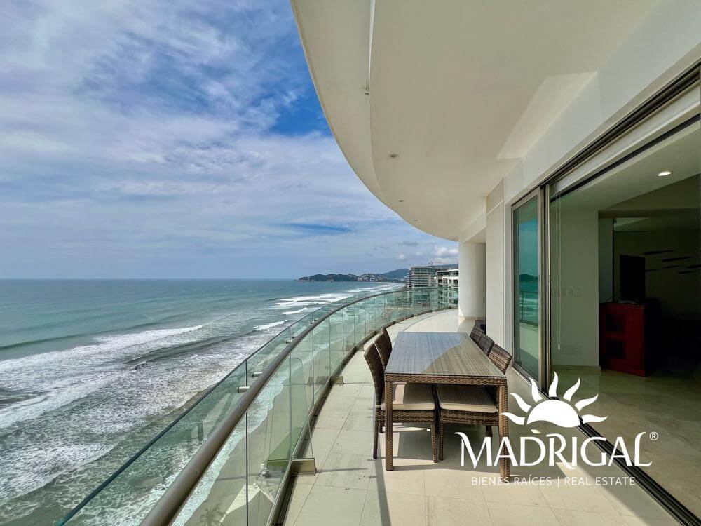 Costa Ventura| Departamento en venta frente a playa de cuatro recámaras  