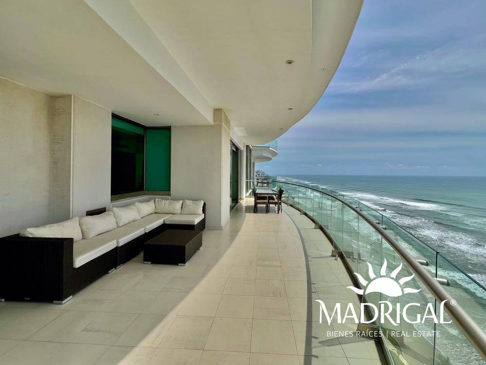 Costa Ventura| Departamento en venta frente a playa de cuatro recámaras  